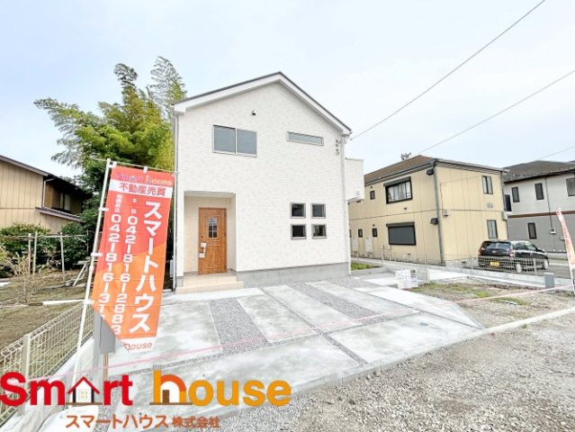 相模原市南区磯部　新築2棟　並列車2台駐車可　最終一棟の前面道路含む現地写真|オシャレな外観は、人の目を引くだけではなく自慢したくなりますね！植木を置いたりアレンジは、自由です。自分の好みに仕上げましょう♪