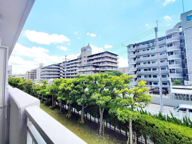 枚方三矢第一次住宅壱号棟の展望|物件からの展望　南向き　陽当り良好
■物件内覧・資金計画相談・住宅ローン相談、リフォーム相談、お問合せ受付中■
※当日・翌日のご内覧、ご相談はお電話でのお問合せがスムーズです！