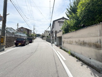 【前面道路含む現地写真】 | 高槻市弥生が丘町　中古戸建