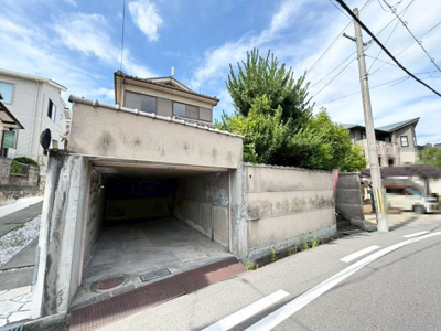 【前面道路含む現地写真】 | 高槻市弥生が丘町　中古戸建
