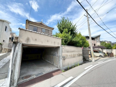 【前面道路含む現地写真】 | 高槻市弥生が丘町　中古戸建