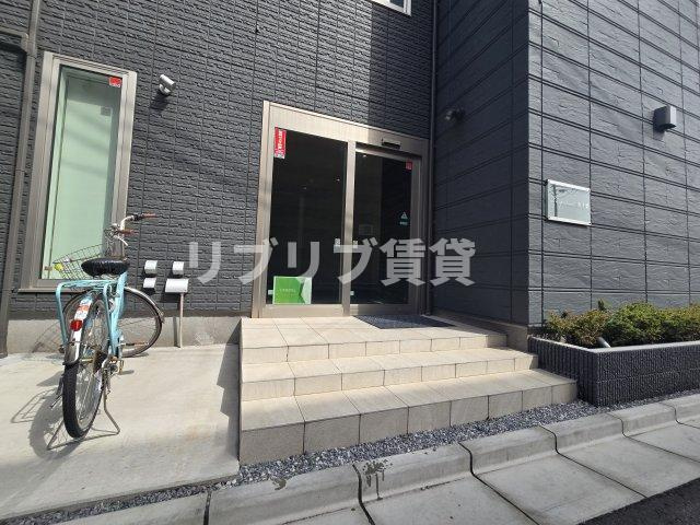 ラ・パートメント本千葉のエントランス