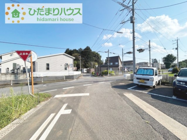 【前面道路含む現地写真】 | つくば市大角豆　新築戸建 | 前面道路は車通り少ないので安心です☆彡