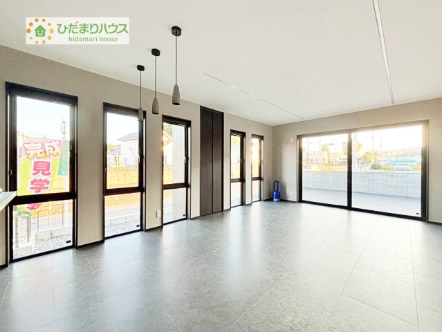 【居間・リビング】 | つくば市大角豆　新築戸建 | 開放感と採光にこだわった21帖のＬＤＫ☆彡