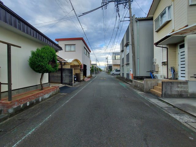 売中古戸建　静岡市駿河区下川原６丁目の前面道路含む現地写真