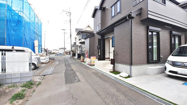 入間市小谷田1丁目・全1棟　新築一戸建　～閑静な住宅街～の前面道路含む現地写真|車通りの少ない道路に面しているので、小さなお子様がいる方も安心です。