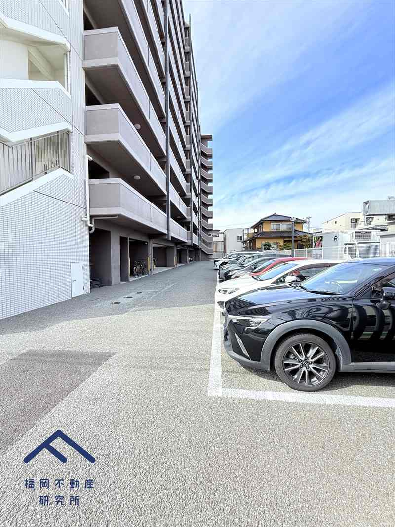 プレスタイル博多EASTの駐車場