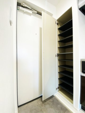 アイビス白壁の玄関