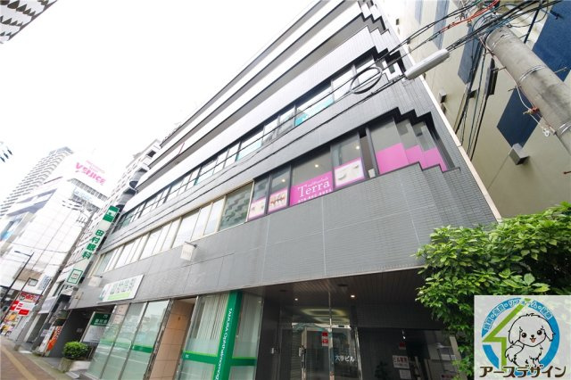 大手ビルの外観