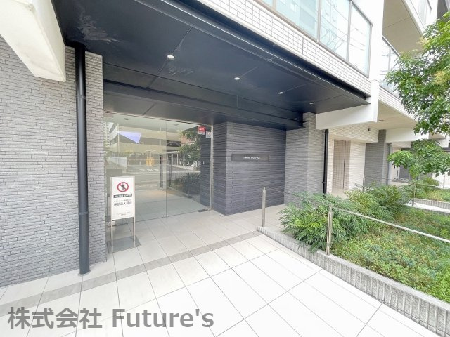 コンフォルシア三郷中央のエントランス|安心のオートロック付きマンション