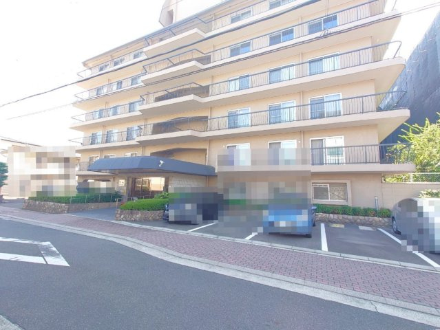 人気の御所西エリア■地下鉄今出川駅徒歩１０分■専用庭付き２ＬＤＫ■室町スカイハイツの外観|外観