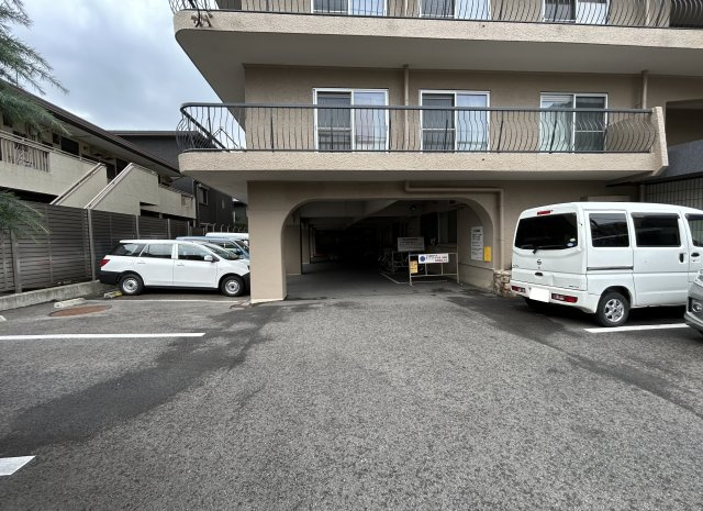 人気の御所西エリア■地下鉄今出川駅徒歩１０分■専用庭付き２ＬＤＫ■室町スカイハイツの駐車場|駐車場