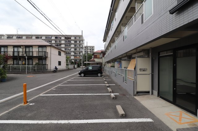 ハイツ杉本の駐車場