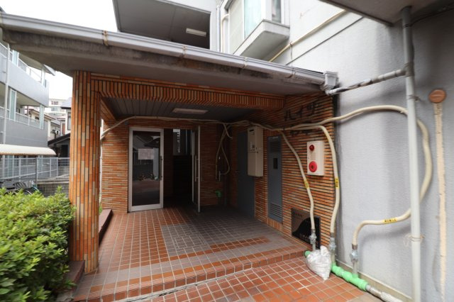 ハイツ杉本のエントランス