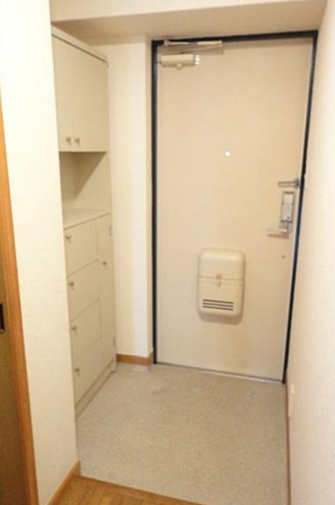 ロイヤルマリーンハイムの玄関