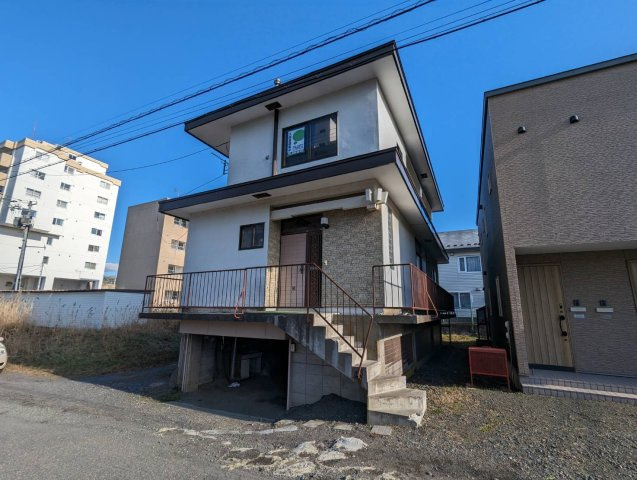 鶴ケ岱2丁目　古屋付土地の外観