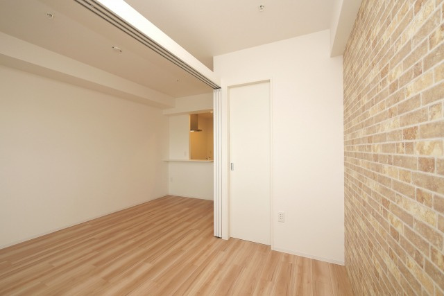 セレニテ東三国ミラクの洋室