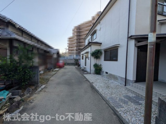 【前面道路含む現地写真】