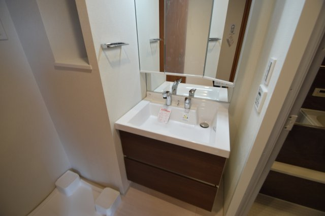 ボナール西船橋の洗面所|独立洗面台があります。