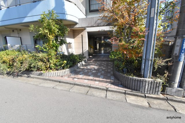 カルム香川　仲介手数料無料のエントランス