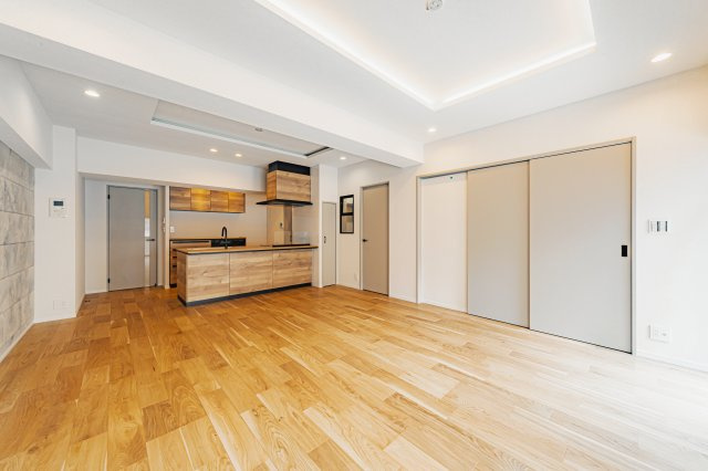 【その他】 | パレロワイヤル六番町