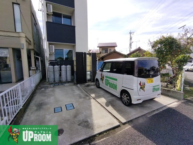 AZUR江南の駐車場