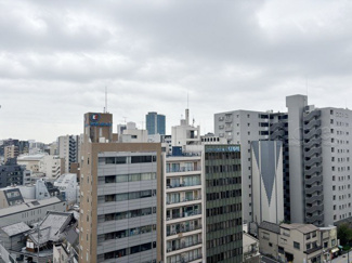 【展望】 | 眼前に広がる空の雄大さと、このお部屋の自慢の一つである「眺望」をご覧ください。毎日、この景色を独り占めできる新生活に夢が広がります。～即日のご見学可能～　お問合せはお気軽にどうぞ。
