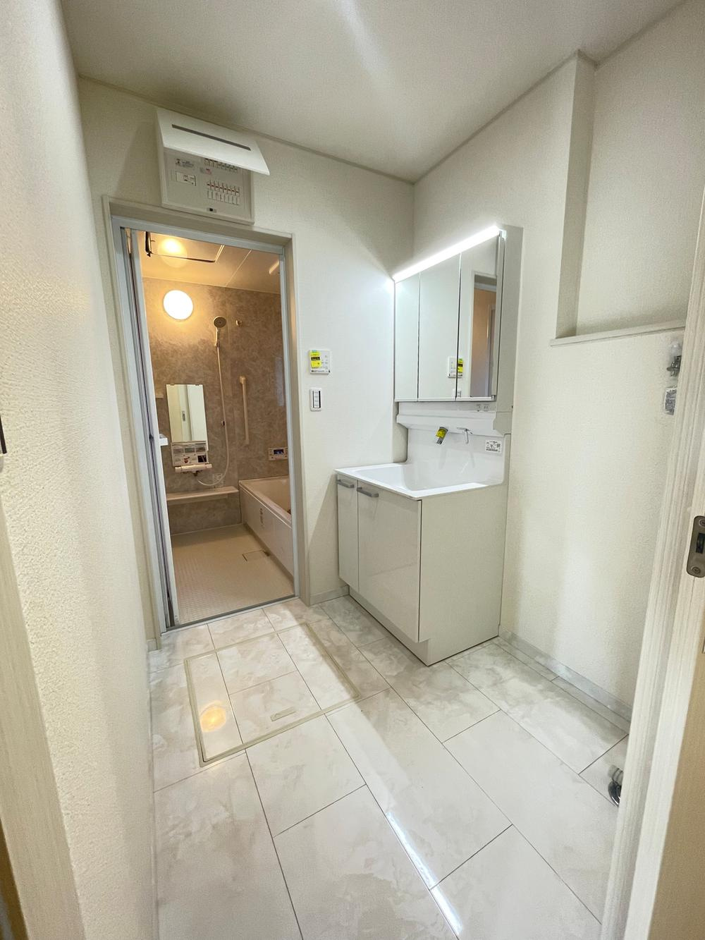 小山市駅南町4丁目　新築戸建1号棟の独立洗面台