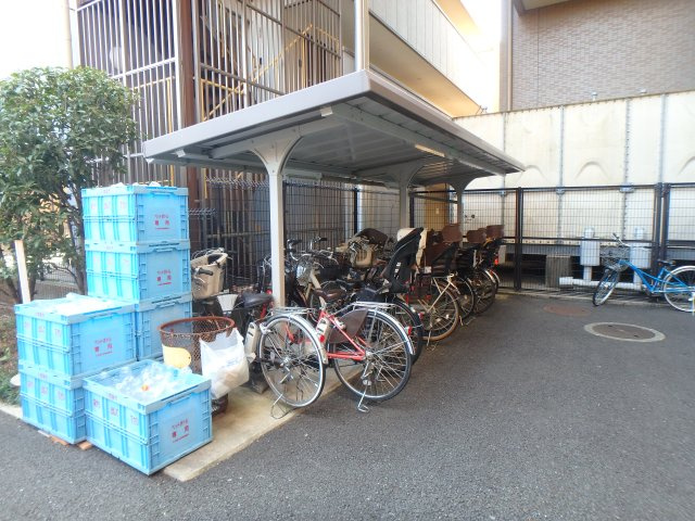 【その他共用部分】 | ドミールタワー幸大 | 屋根付き駐輪スペースです
