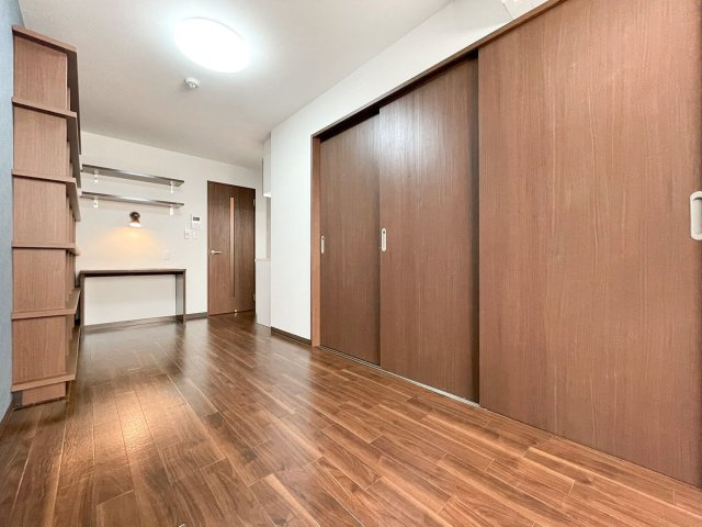 【居間・リビング】 | プレステージ箱崎 | 別号室の写真になります。現況優先。