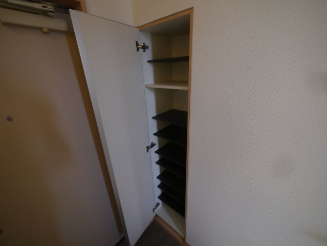 【収納】 | アーバンテラス東那珂 | 別号室の写真になります。現況優先。