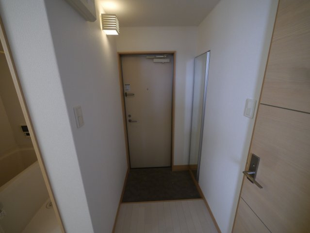 【玄関】 | アーバンテラス東那珂 | 別号室の写真になります。現況優先。