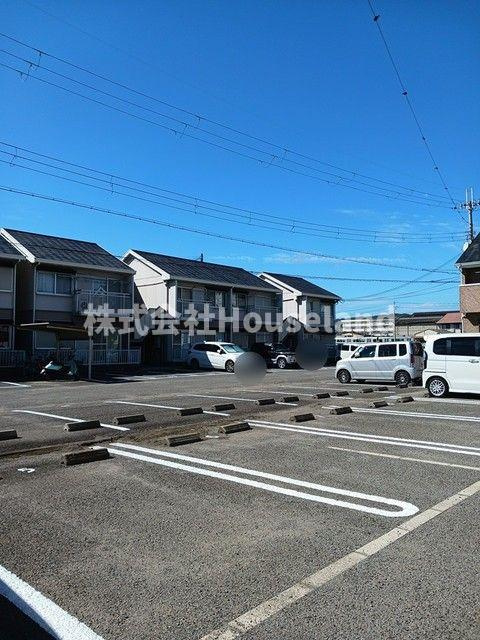 ラベニュー西中Ⅲの駐車場