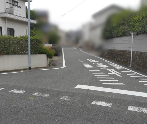 売中古戸建 福岡市城南区田島６丁目の外観|前面道路含む現地写真です