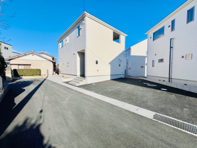 高崎市箕郷町下芝の前面道路含む現地写真|駐車スペース２台可◎