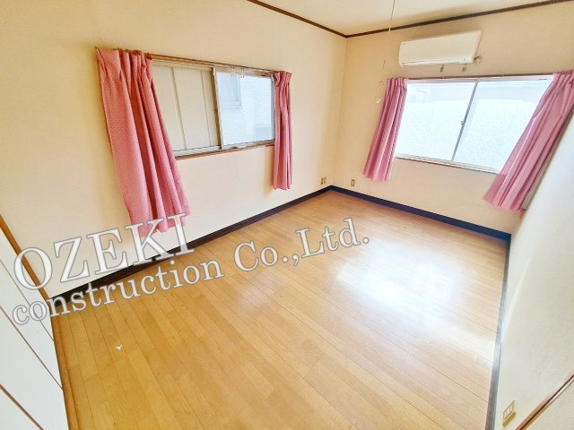 越谷市大字弥十郎の中古一戸建の洋室