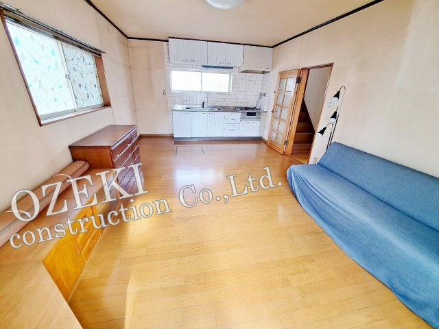 越谷市大字弥十郎の中古一戸建の居間・リビング