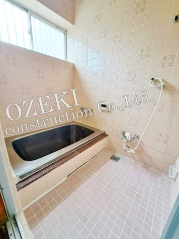 越谷市大字弥十郎の中古一戸建の浴室