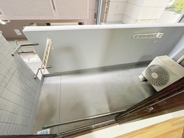 お洗濯物も干せるバルコニーです