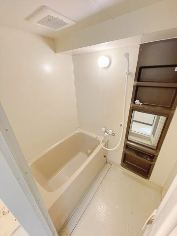 浴槽付きなので日々の疲れた体をゆっくり癒せます