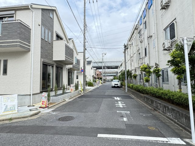葛飾区東金町7丁目新築戸建の前面道路含む現地写真|南東側前面道路・幅員約6ｍ