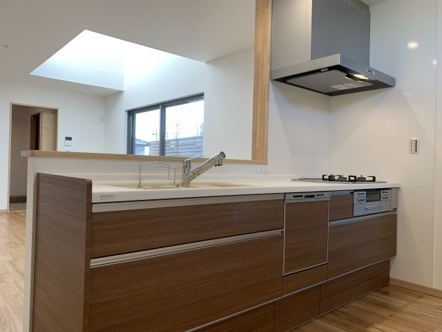 丹羽郡扶桑町大字高木　新築戸建　D棟のキッチン|対面式キッチンとなっており、料理中でもご家族との会話を楽しむことができます。