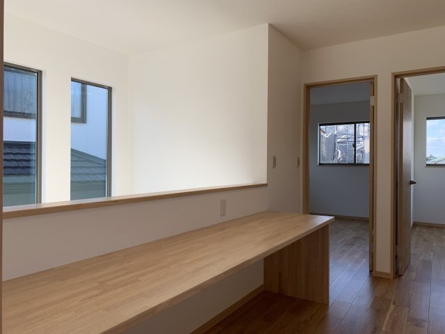 丹羽郡扶桑町大字高木　新築戸建　D棟の設備|二階ホールにはデスクカウンターを設け在宅ワークや趣味スペースとして利用できます。