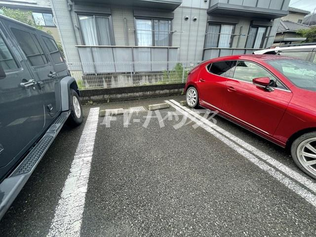 ピアリⅣの駐車場