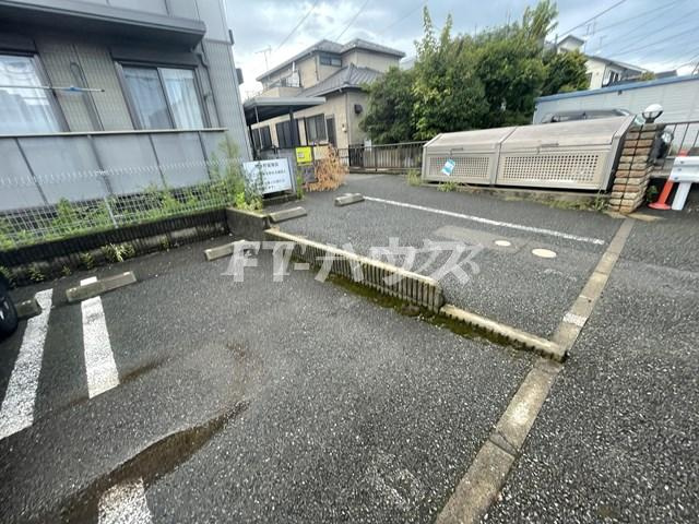 ピアリⅣの駐車場