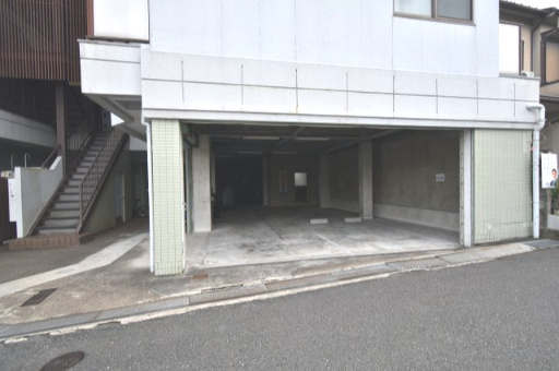 レスポワールユキオの駐車場
