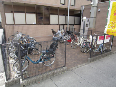 駐輪場はラックがあり整理されていますね