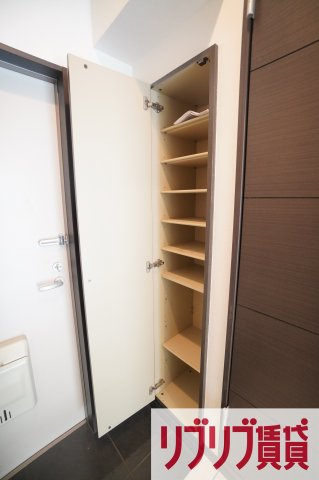 ソル・エスパシオ本千葉の玄関