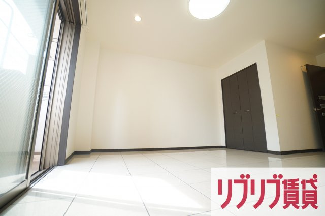 ソル・エスパシオ本千葉の居間・リビング