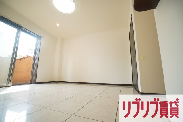 ソル・エスパシオ本千葉の居間・リビング